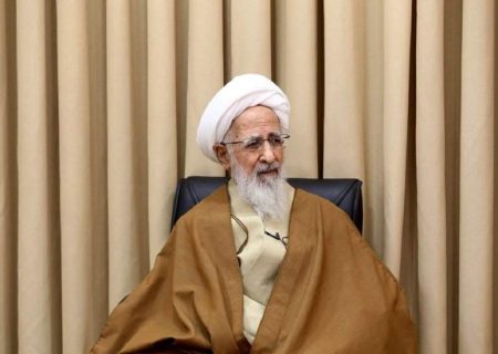 آیت‌الله جوادی آملی به رئیس مرکز ملی فضای مجازی: اینکه هم فضای مجازی بسته شود و هم فیلتر شکن فروخته شود با اخلاق سازگار نیست/ نباید گذاشت مردم زیر بار مشکلات خم شوند