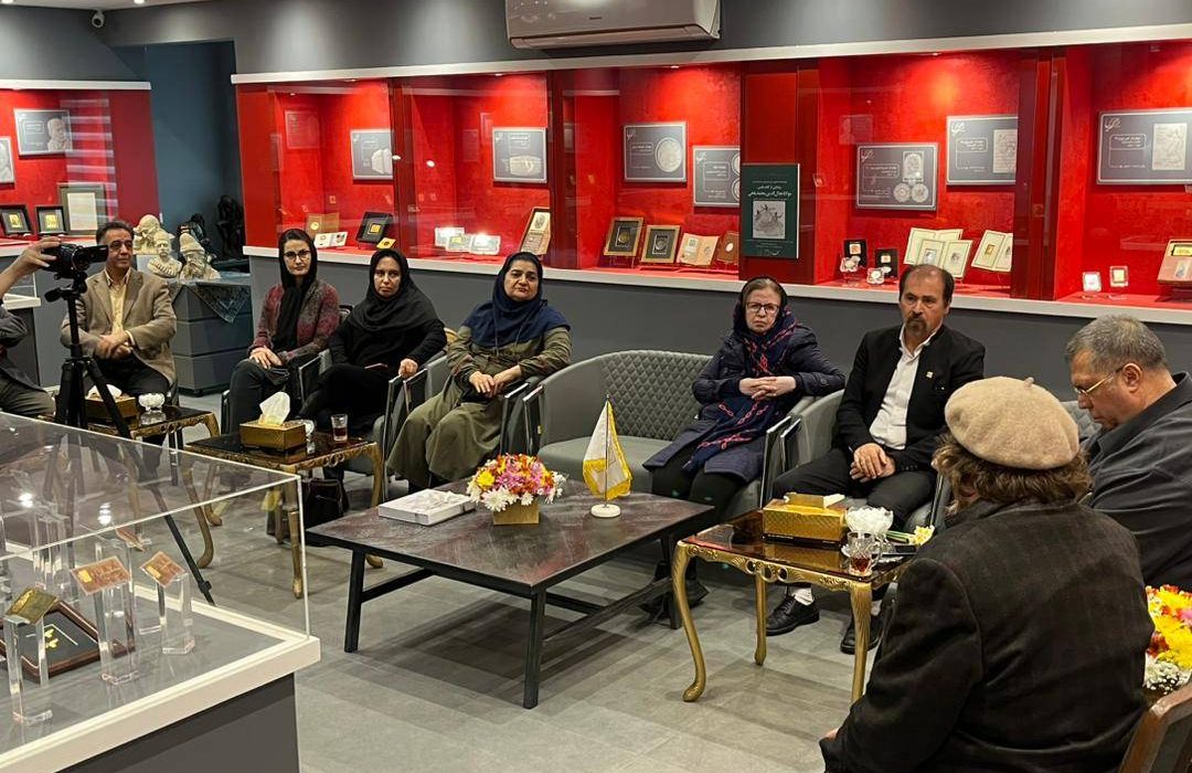 کتاب نفیس مولانا به همراه تمبر طلا و نقره شمس و مولانا در موزه تمبرهای طلا و نقره ایران رونمایی شد