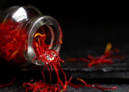 هرماه ۱۰ تن زعفران به خارج قاچاق می‌شود/صادرات ۲۰۰ تن زعفران به ۶۷ کشور